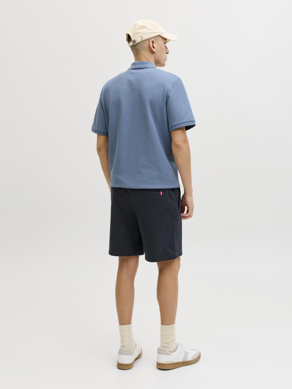 model_shot-back